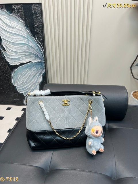 Chanel chain bag handbag