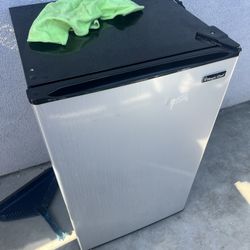 Magic Chef Fridge
