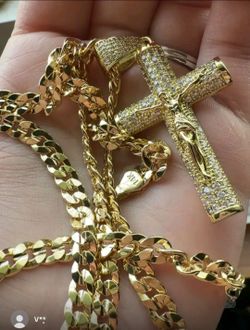 Beautiful cuban chain & crucifix 14kt gold plated $50