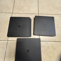 3 PS4 with wires and 4 controllers