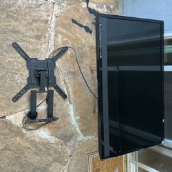 Vizio Tv With Mount *no Remote*