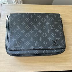 Women’s Monogram Eclipse Messenger Designer Bag