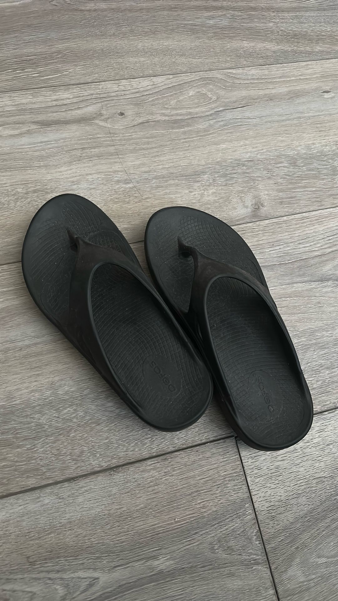 OOFOS Original Sandals Size 6 Men/ 8 Women