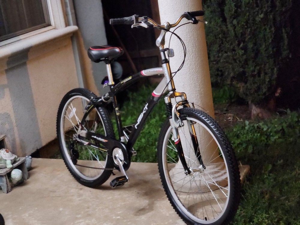 26"×18" Nice & Clean Front Suspension Mountain Bike 