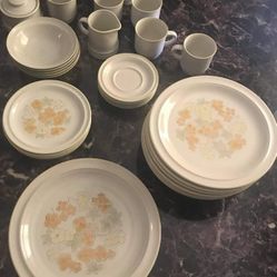 Sauterne Isabella 33 Piece Dinnerware Set Cups Saucers Plates Bowls Sugar Creamer LQQK!