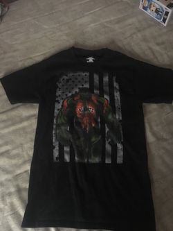 Hulk in giants jersey t shirt with a American flag in background size small never worn no holes