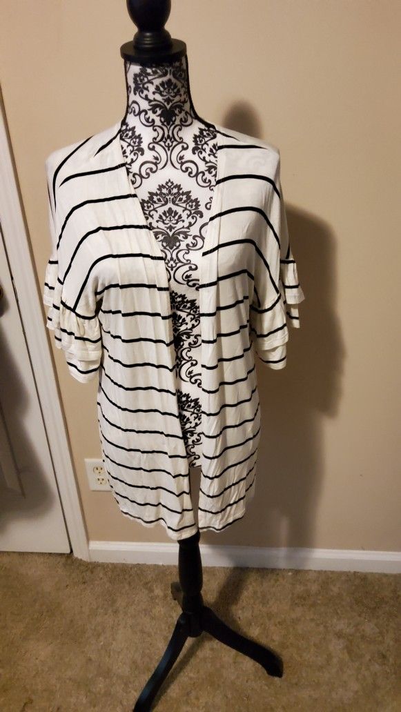 Heimish Black and Ivory Short Sleeve Cardigan Size Small