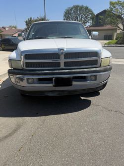 Ram 1500  v8