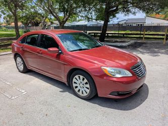 2014 Chrysler 200 LX Sedan – 112k mi – Clean Title