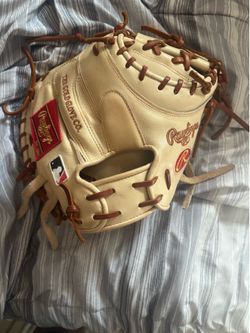 Rawlings Heart of the Hide Catchers mitt