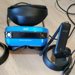 Acer VR Headset With Controllers