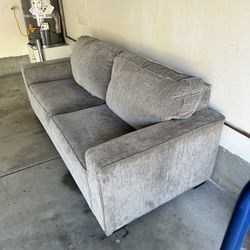 Living spaces Pull Out Couch