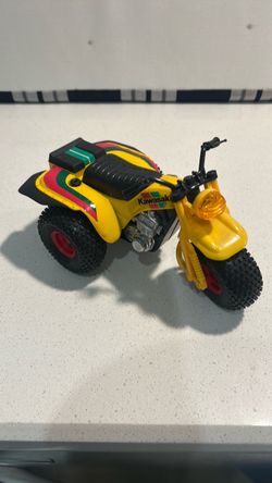 MC Toy Maisto Classic Kawasaki yellow 3 wheeler
