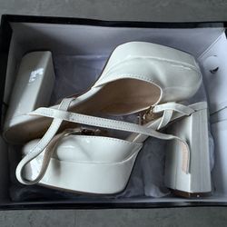 Bebe White Platform Heels – Size 7 – New / Like New in Box