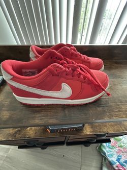 Nike Dunk Low "Valentine’s Day 2025" – 6Y, Worn
