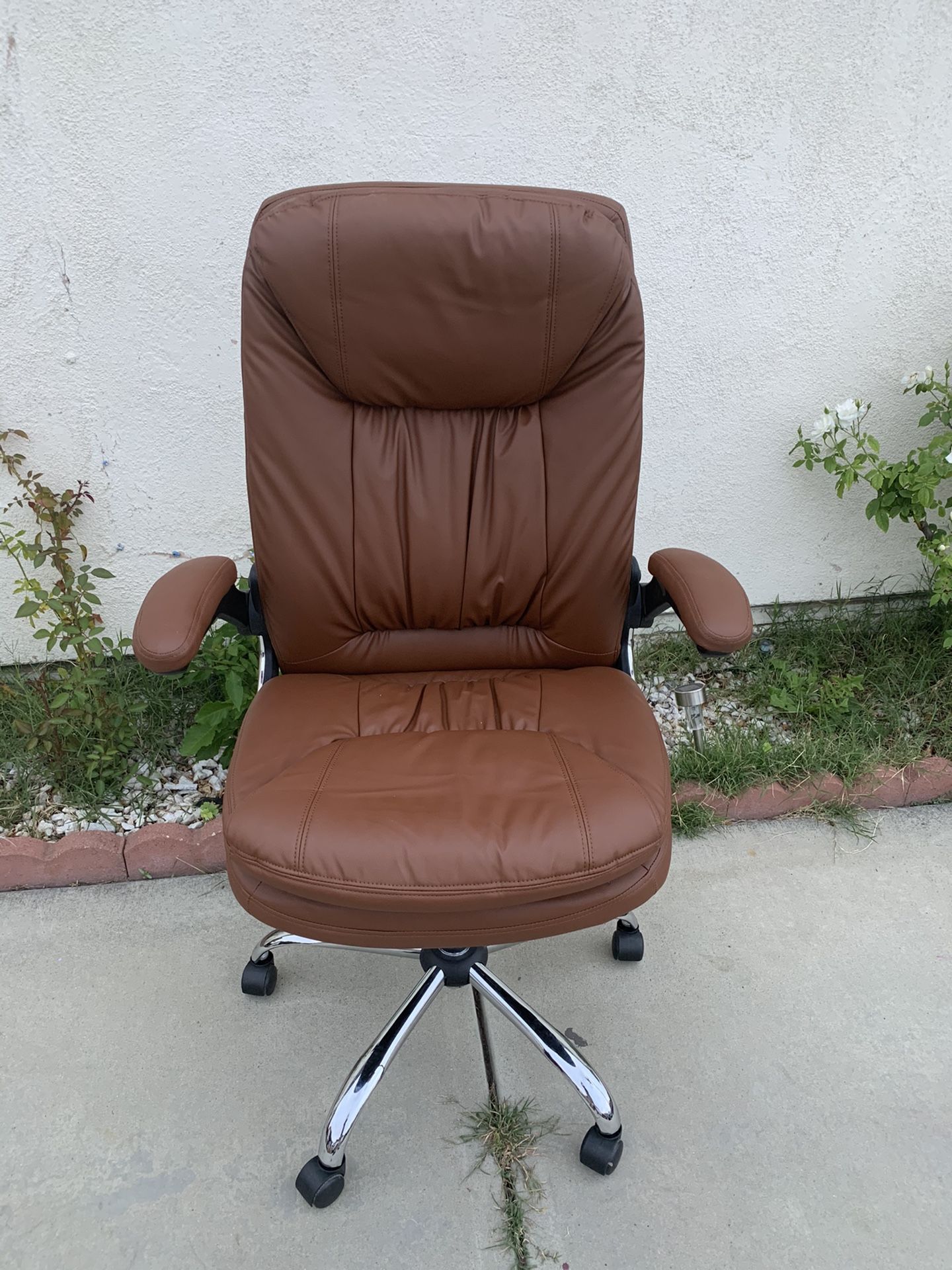 Office /desk chair (read Please read the price is firm)