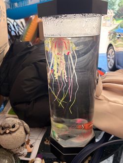 Jelly fish fake but looks real