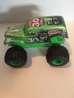 GRAVE DIGGER MONSTER TRUCK