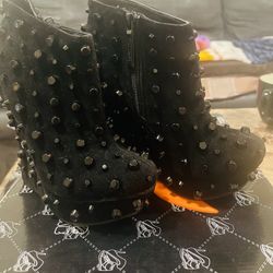 New Velvet Rocker Wedges Size   5 1/2