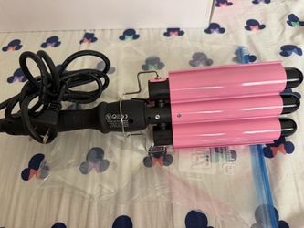 Triple Barrel Hair Waver Curling Iron