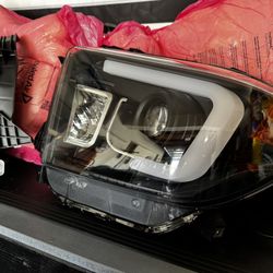 Toyota Tundra Headlights