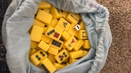 Mahjong Tile Set with Dice