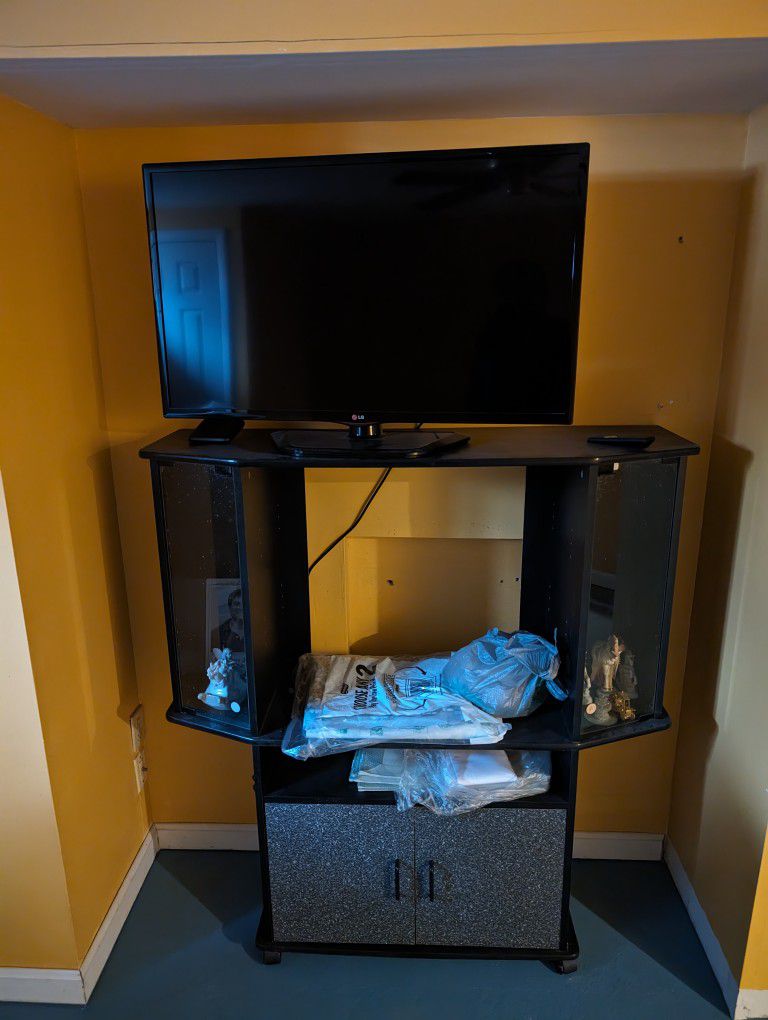 39-In LCD flat screen TV and tv stand.
No remote.