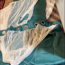 Cortina’s Tamaño 84. $35