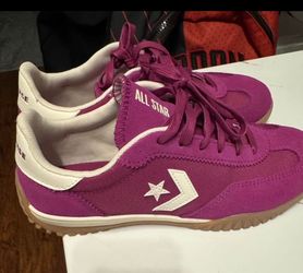 Women’s size 6 converse