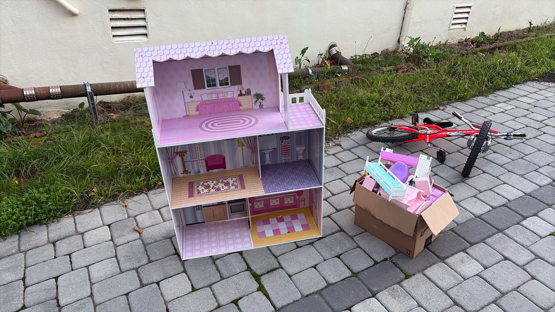 Large Doll House