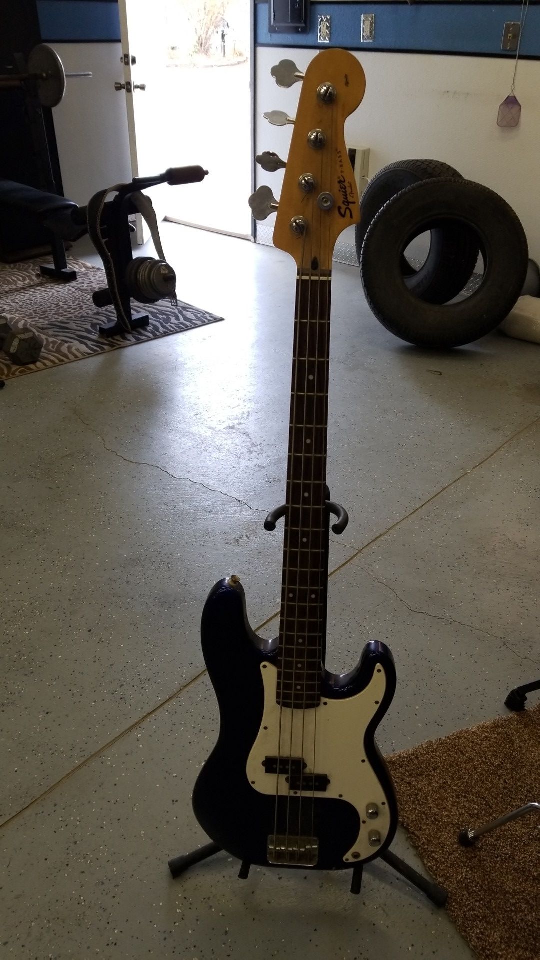 Squier P-bass by Fender