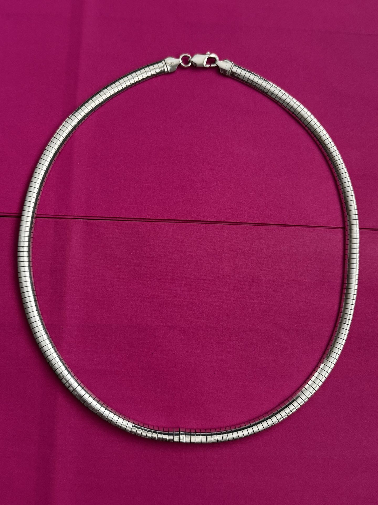 Vintage 925 Italy Sterling Silver Necklace choker  Approx 18 inches long  In great condition