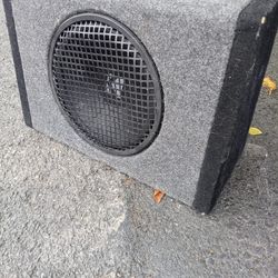Kicker 10-in Bass Station With Crunch 800 Watt Amp