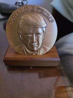 RARE Official 2017 Donald J. Trump VIP Inaugural Medal – Enameled Flag, Box & Stand