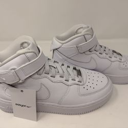 FIRM price The Nike Air Force 1 Mid EasyOn Juniors' 