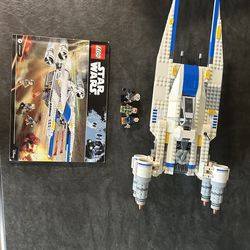 Rogue one U wing with three out of five mini figs and instructions