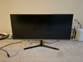 Widescreen Samsung monitor 34”