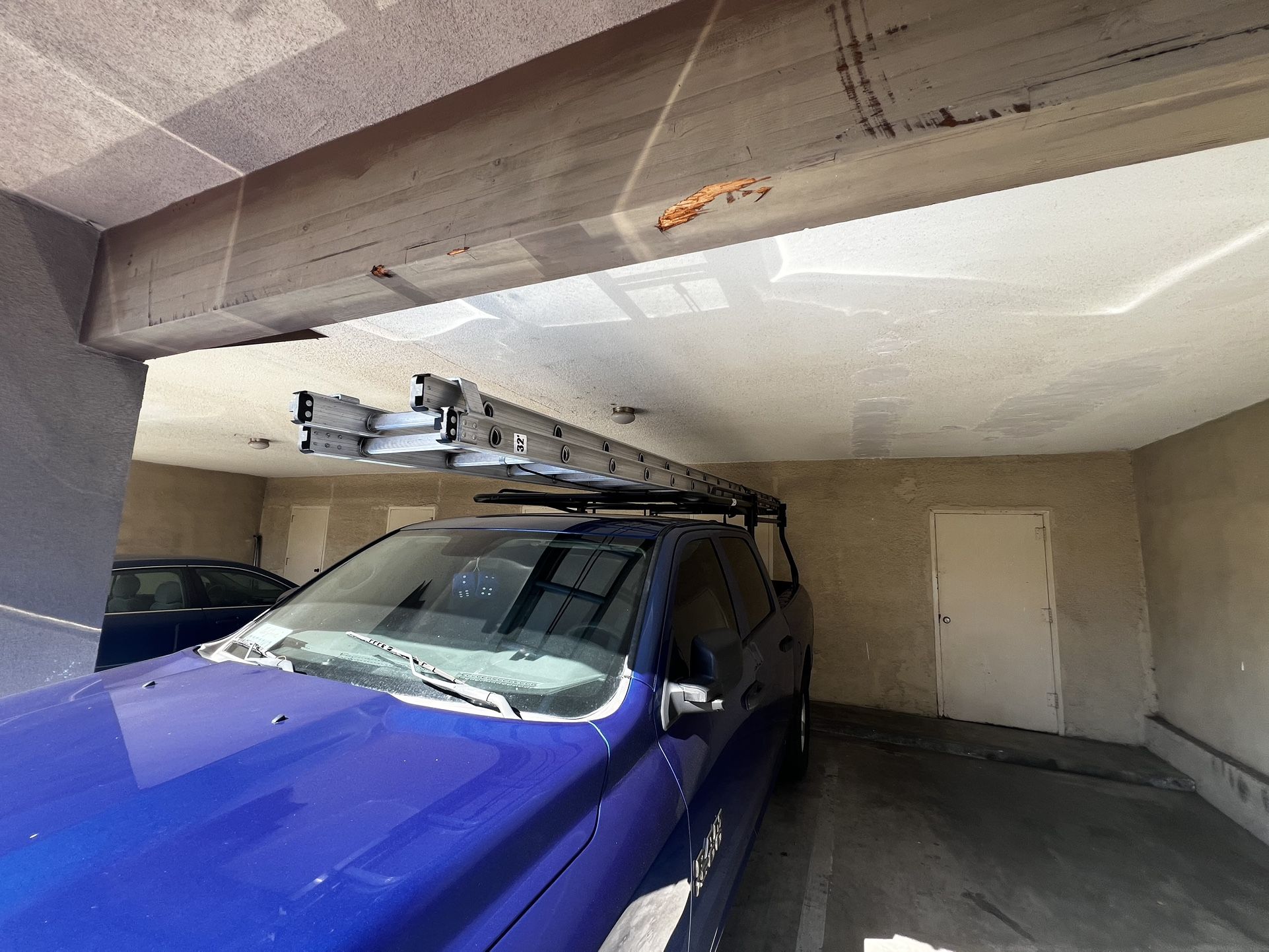 32’ LOUISVILLE EXTENSION LADDER