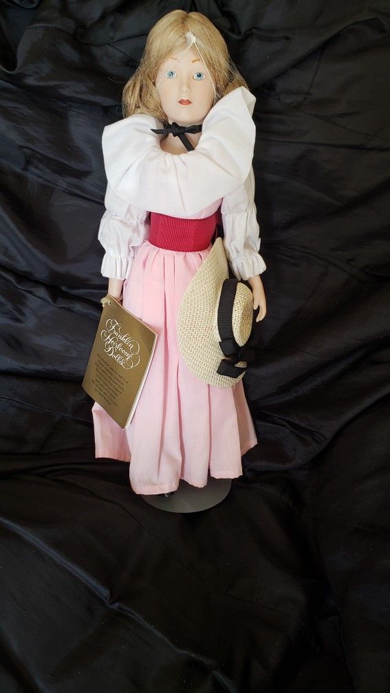 Franklin Heirloom Doll Little Maid Of The 13 Colonies w/tag and stand. Excellent Condition!