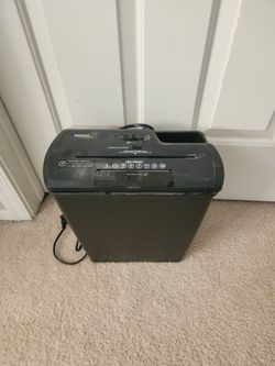 Amazon Basics Paper Shredder