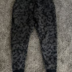 MENS NIKE SPORTSWEAR PRINTED TECH FLEECE SLIM FIT BLACK CAMO JOGGERS PANTS SIZE LARGE