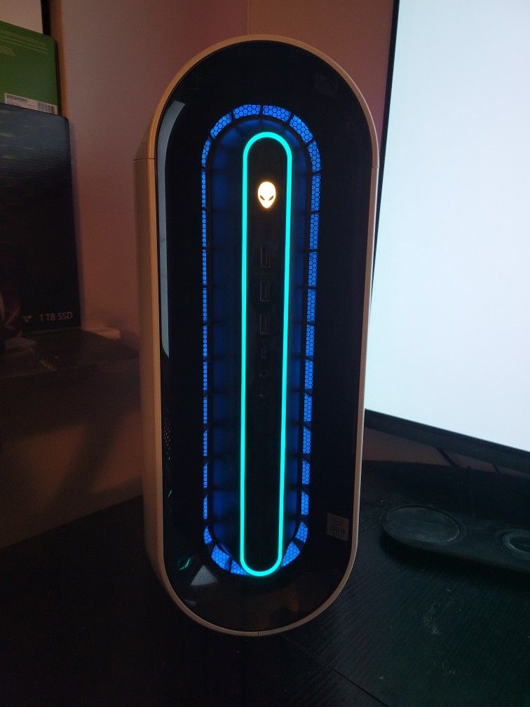 Alienware Aurora R11 With Rtx 2080 Ti TB SSD+ HDD INTEL 10GEN i9