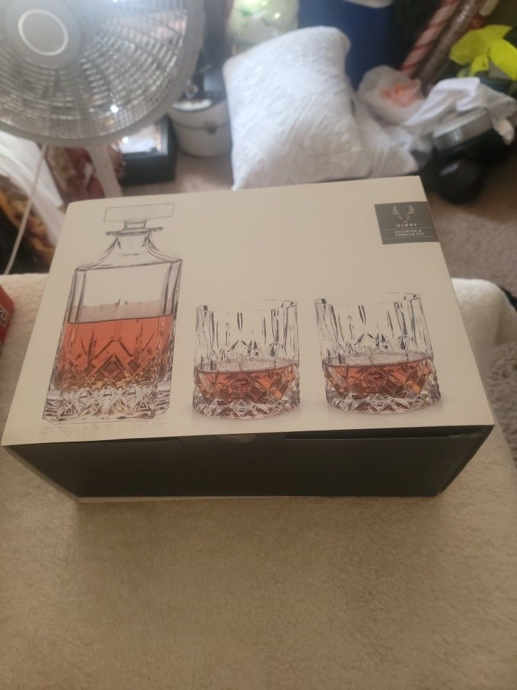 Elegant Decanter server plus two matching tumbler set