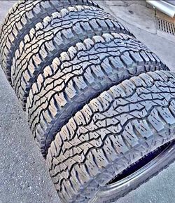 275 70 18 Goodyear tires Con 80% de Vida Las 4