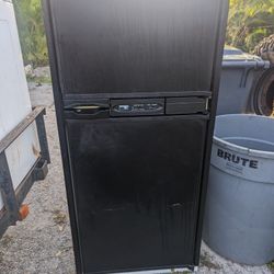 Norcold RV Refrigerator Propane Or Electric for Sale in Vlg