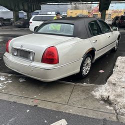 2003 Lincoln Town Car