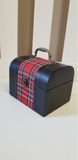 Small wooden Trunk 7"×5.5"×6" New!