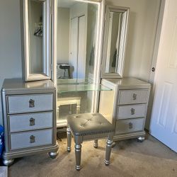 LED Vanity + Mirror with Lights – Must Pick Up This Week