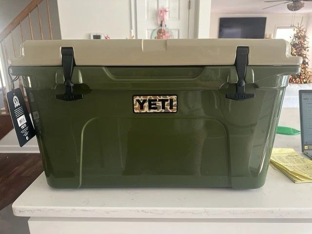 YETI TUNDRA COOLER 45 TAN CAMO