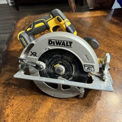 Dewalt 7 1/4” Circular Saw
